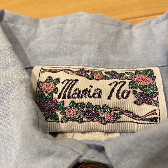 Short sleeve button down with jewel buttons and native/western design - Picture 4 of 6